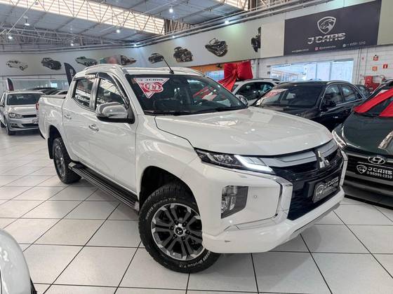 MITSUBISHI L200 TRITON 2.4 16V TURBO DIESEL SPORT HPE CD 4P 4X4 AUTOMÁTICO MITSUBISHI L200 TRITON 2.4 16V TURBO DIESEL SPORT HPE CD 4P 4X4 AUTOMÁTICO
